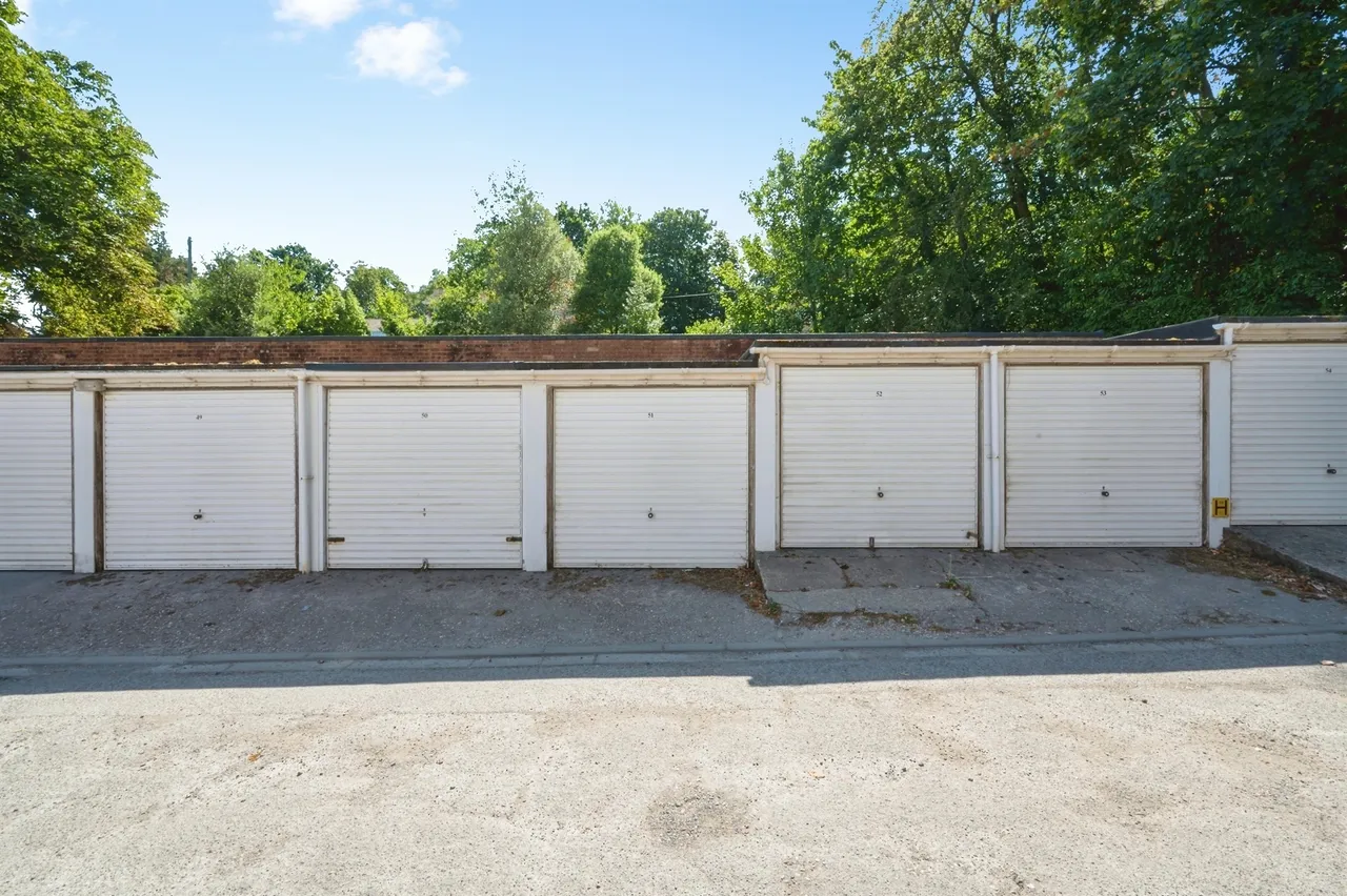 Runnymede Court, West End, SO30, photo 15