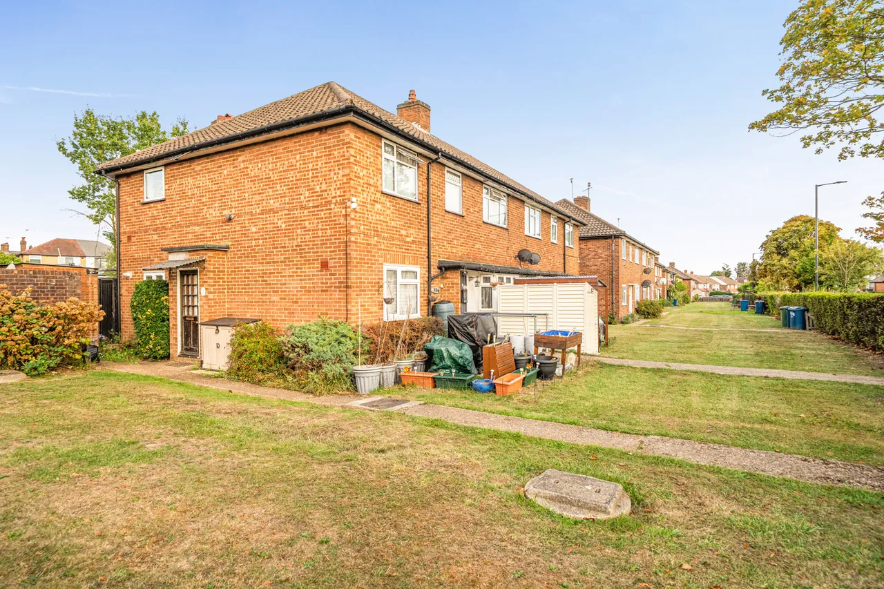 2 bed flat for sale, Kenton Lane, Harrow, HA3