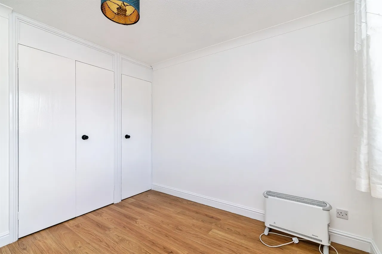 Helm Close, Nottingham, NG6, photo 10