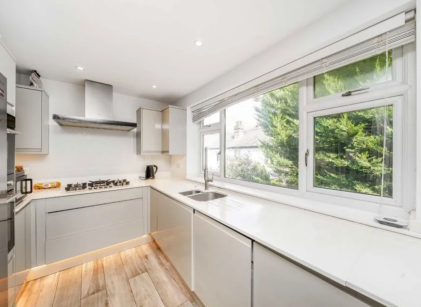 Thames Street, Sunbury-On-Thames, TW16, photo 3