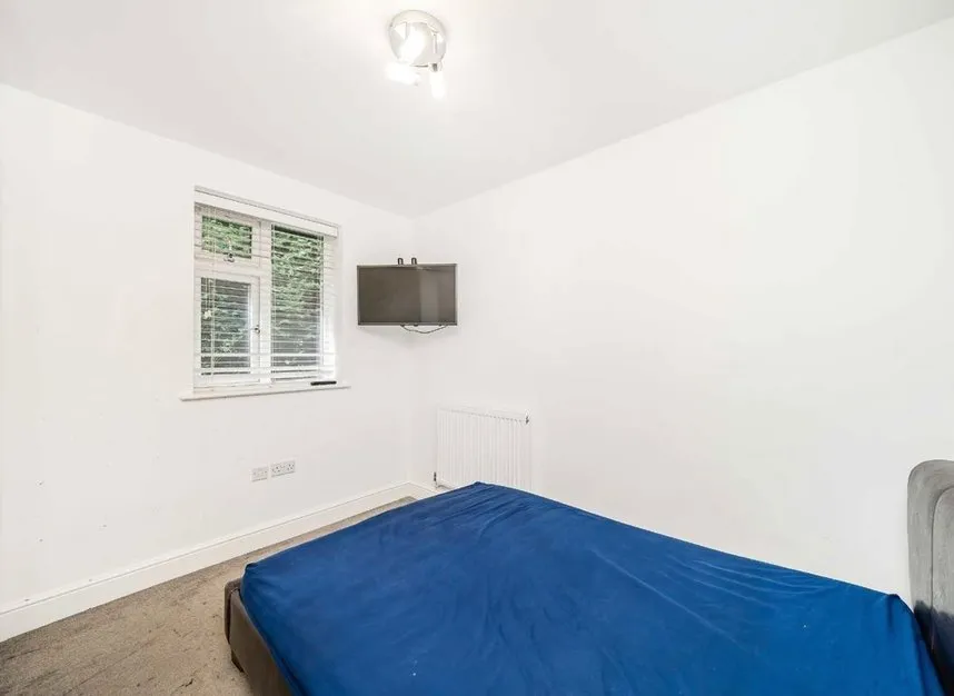 Thames Street, Sunbury-On-Thames, TW16, photo 4