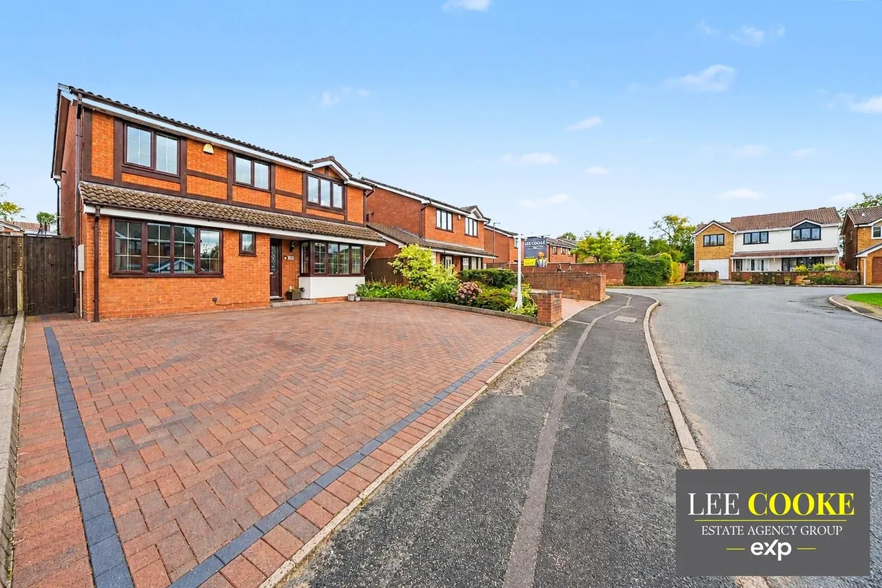 5 bed house for sale, St. Pauls Close, Heath Hayes, WS11
