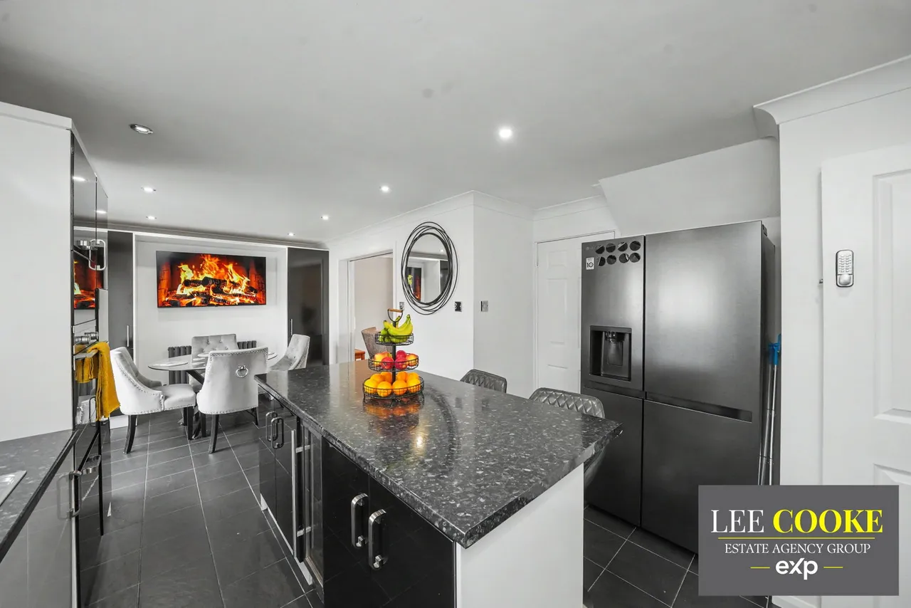 St. Pauls Close, Heath Hayes, WS11, photo 16