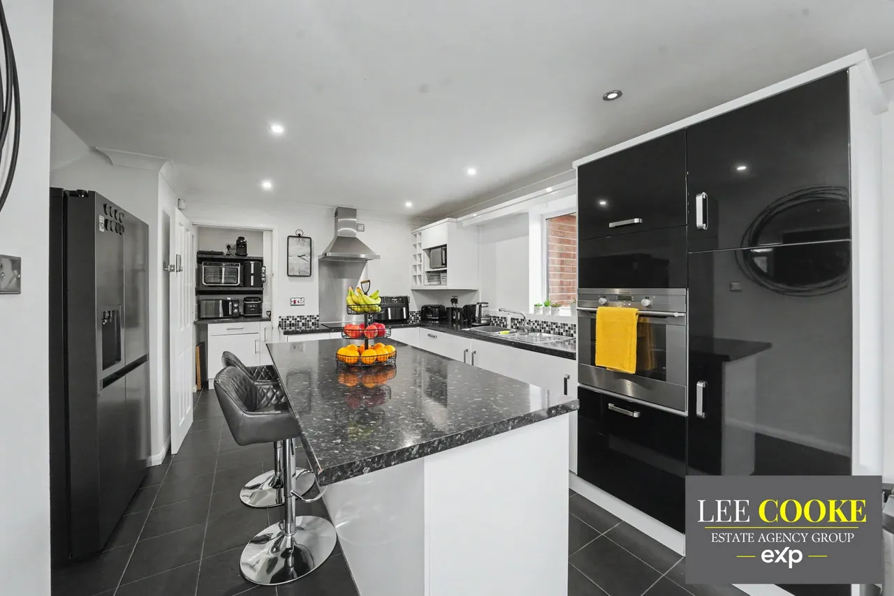 St. Pauls Close, Heath Hayes, WS11, photo 15