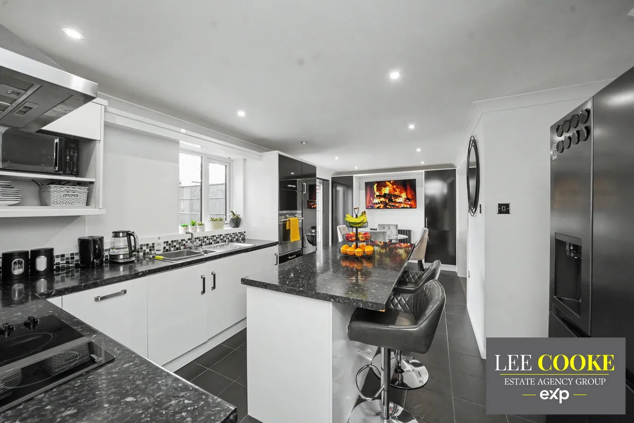 St. Pauls Close, Heath Hayes, WS11, photo 14
