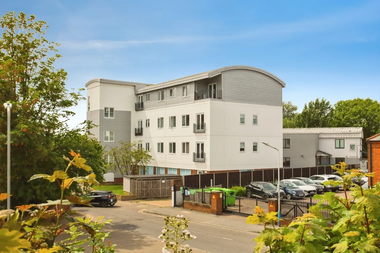 2 bed flat for sale, The Slade, Tonbridge, TN9