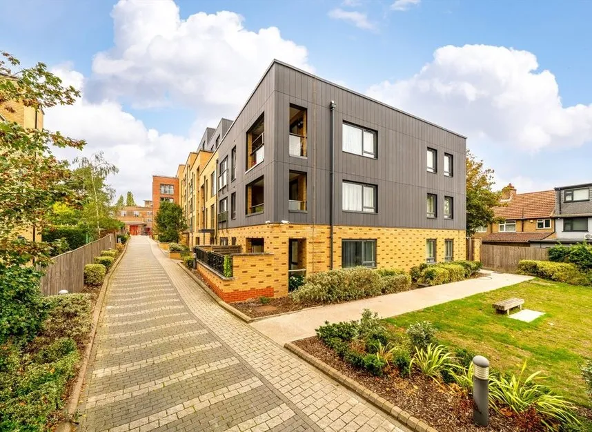 2 bed flat for sale, London Road, Isleworth, TW7