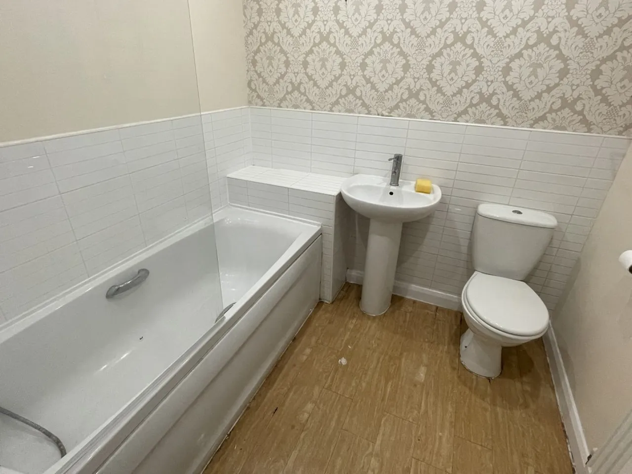 Pond Close, Fernwood, NG24, photo 15