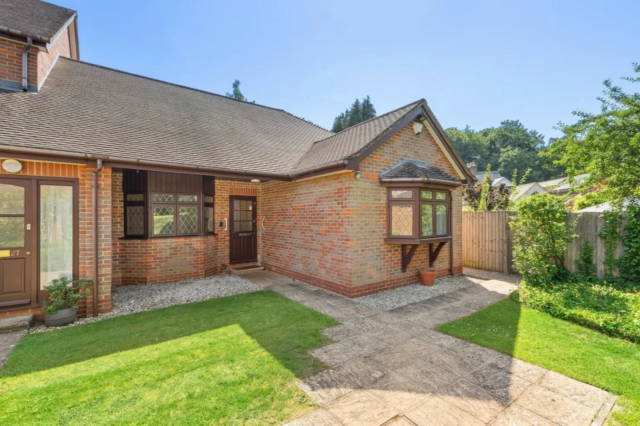 2 bed house for sale — Laurel Court, Long Park, Chesham Bois, Amersham, Buckinghamshire, HP6 5LP