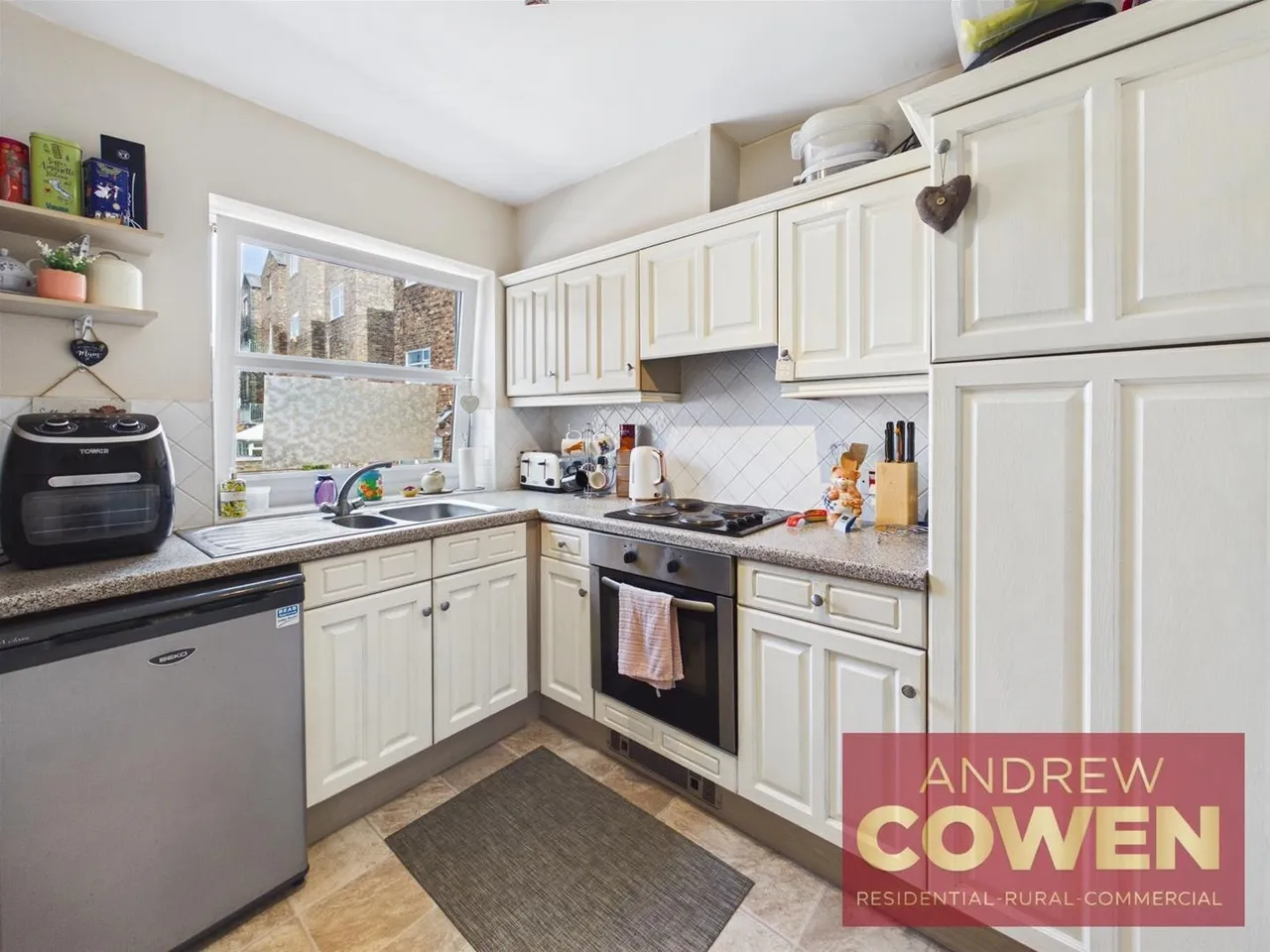 Belvedere Place, Scarborough YO11 2QX, photo 4