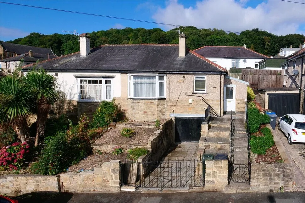 2 bed house to rent — Woodcot Avenue, Baildon, West Yorkshire, BD17