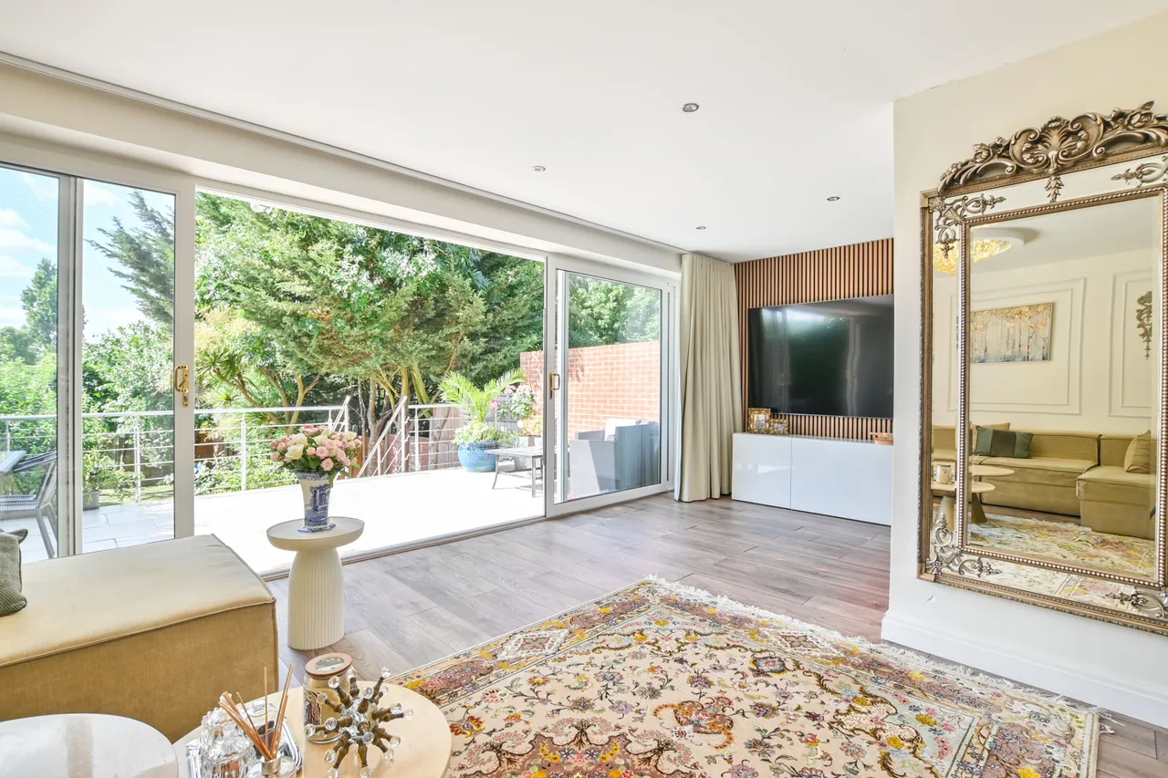379 Whitton Avenue East, Greenford, photo 5