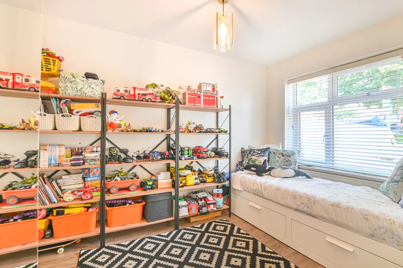 379 Whitton Avenue East, Greenford, photo 12