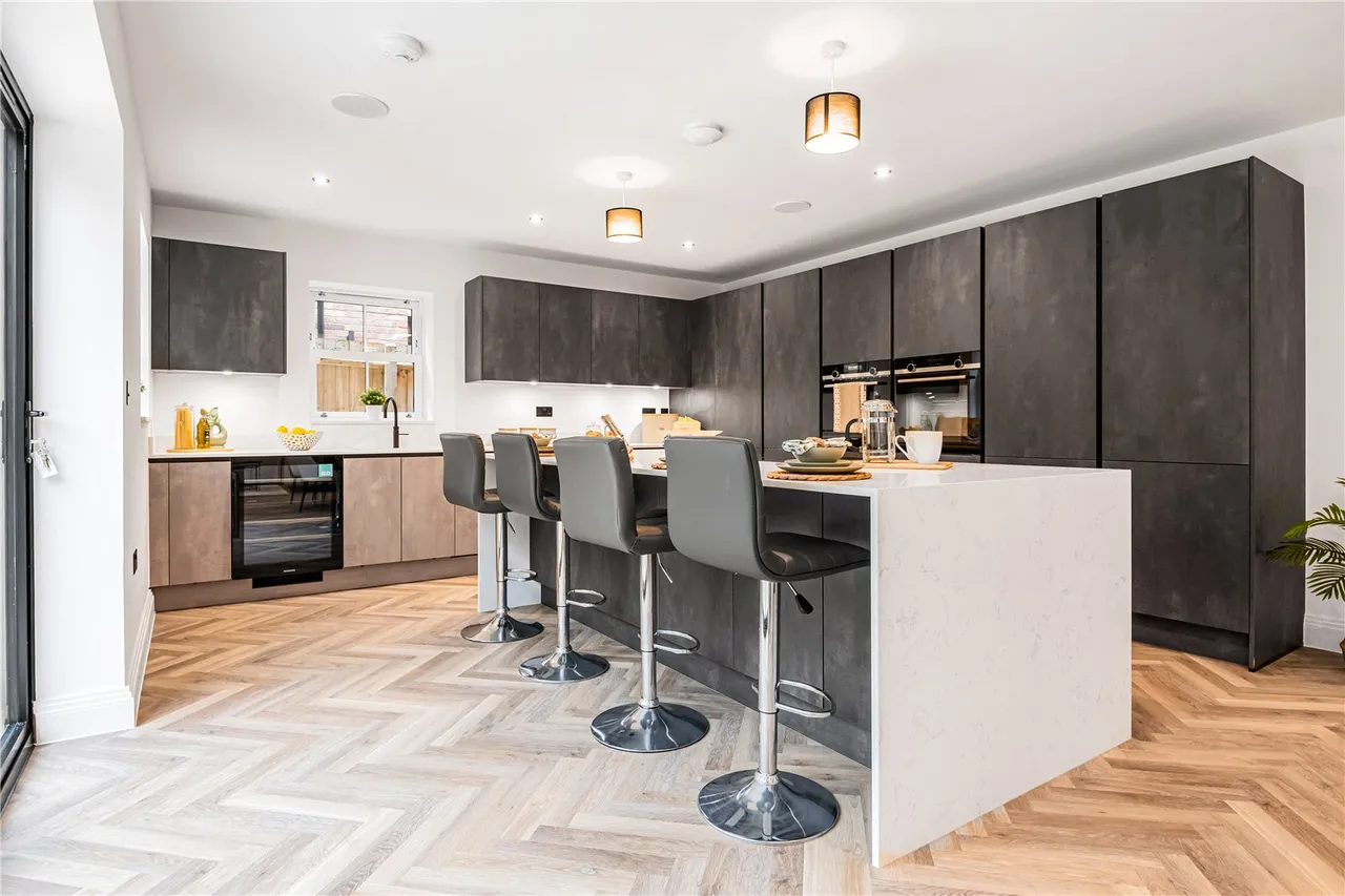 Cuffley Hill, Goffs Oak, Hertfordshire, EN7 5EY, photo 11