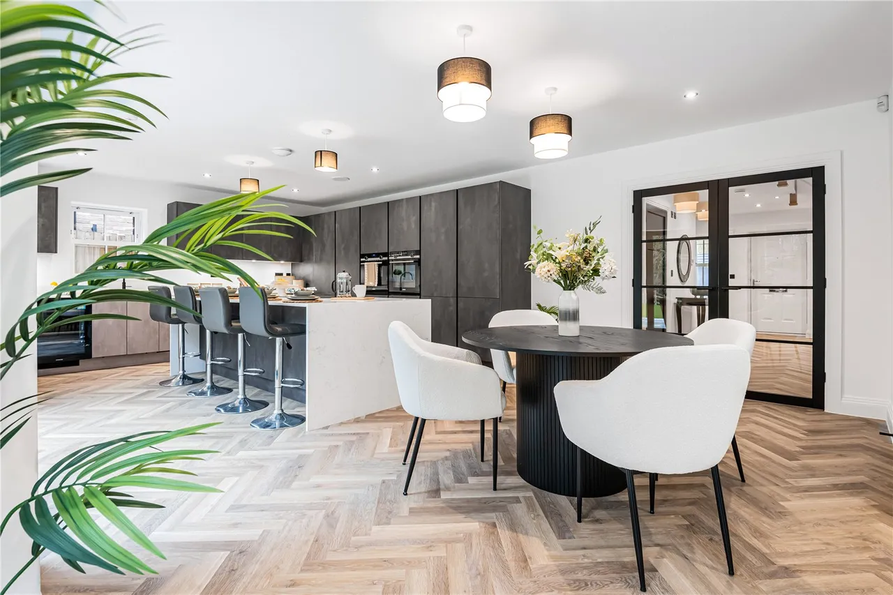 Cuffley Hill, Goffs Oak, Hertfordshire, EN7 5EY, photo 16