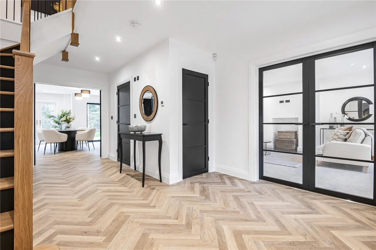Cuffley Hill, Goffs Oak, Hertfordshire, EN7 5EY, photo 5