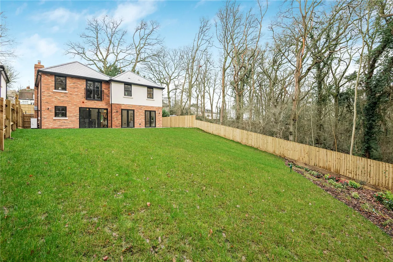 Cuffley Hill, Goffs Oak, Hertfordshire, EN7 5EY, photo 34