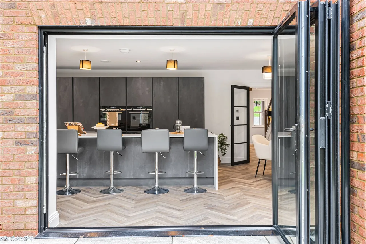 Cuffley Hill, Goffs Oak, Hertfordshire, EN7 5EY, photo 32