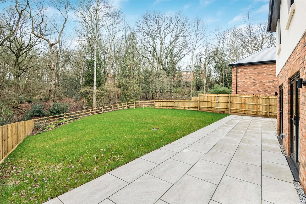 Cuffley Hill, Goffs Oak, Hertfordshire, EN7 5EY, photo 35
