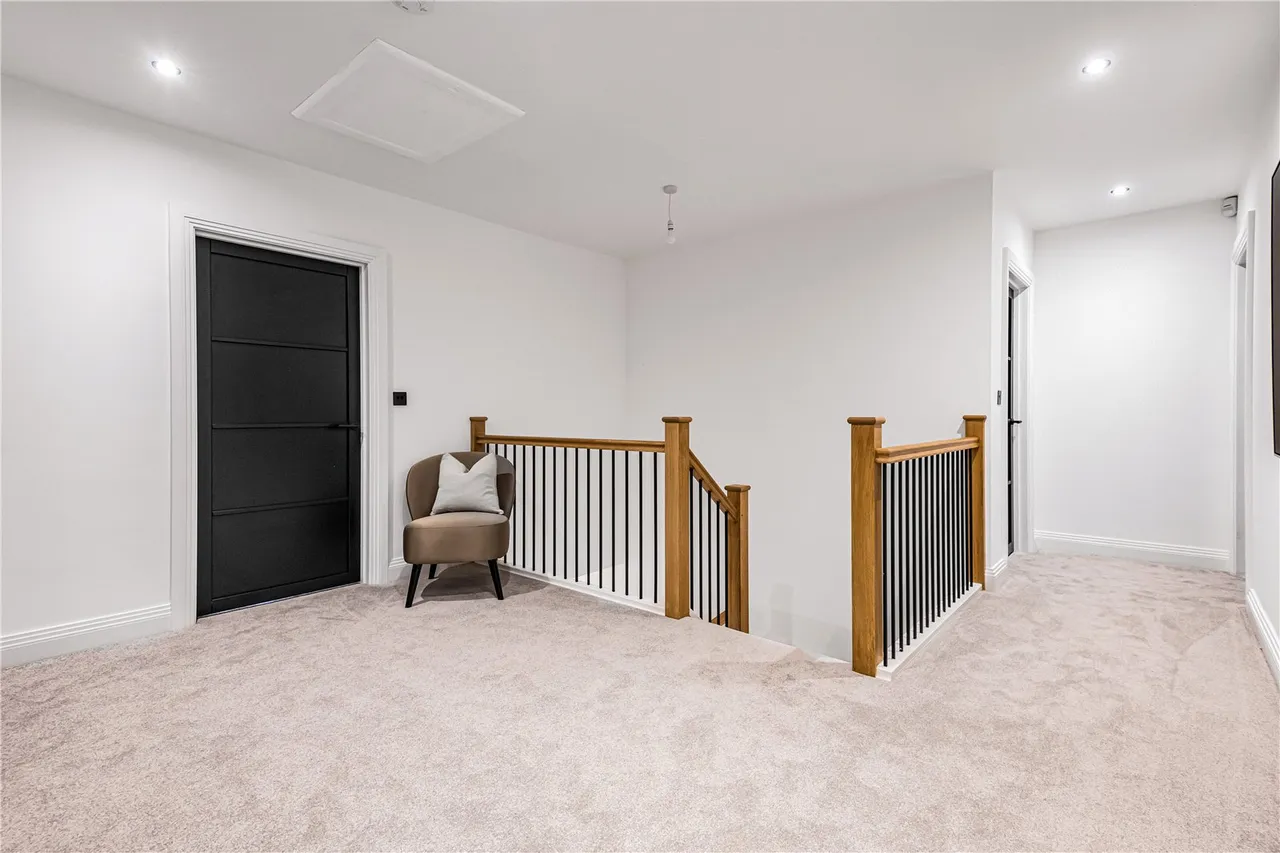 Cuffley Hill, Goffs Oak, Hertfordshire, EN7 5EY, photo 31
