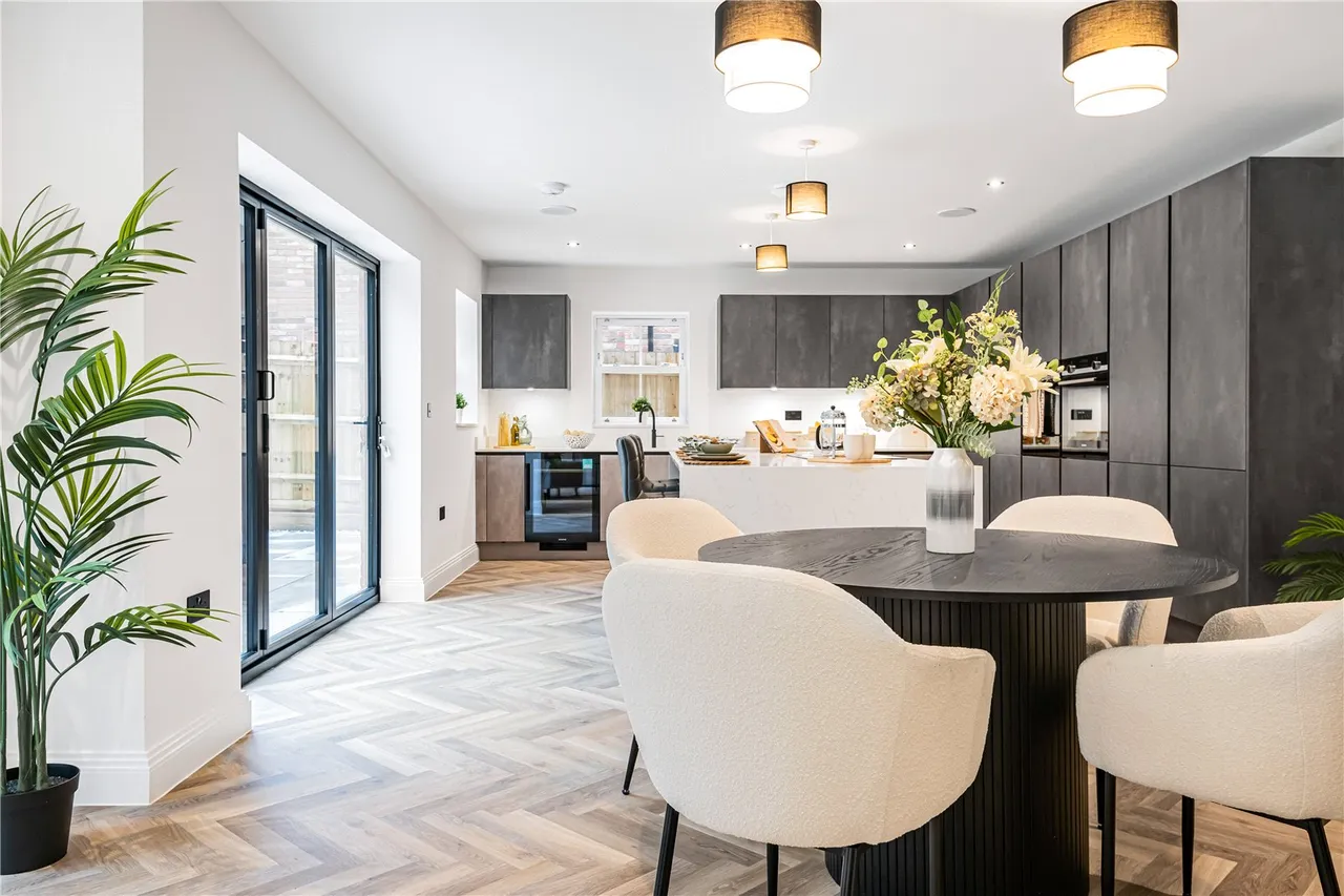 Cuffley Hill, Goffs Oak, Hertfordshire, EN7 5EY, photo 15