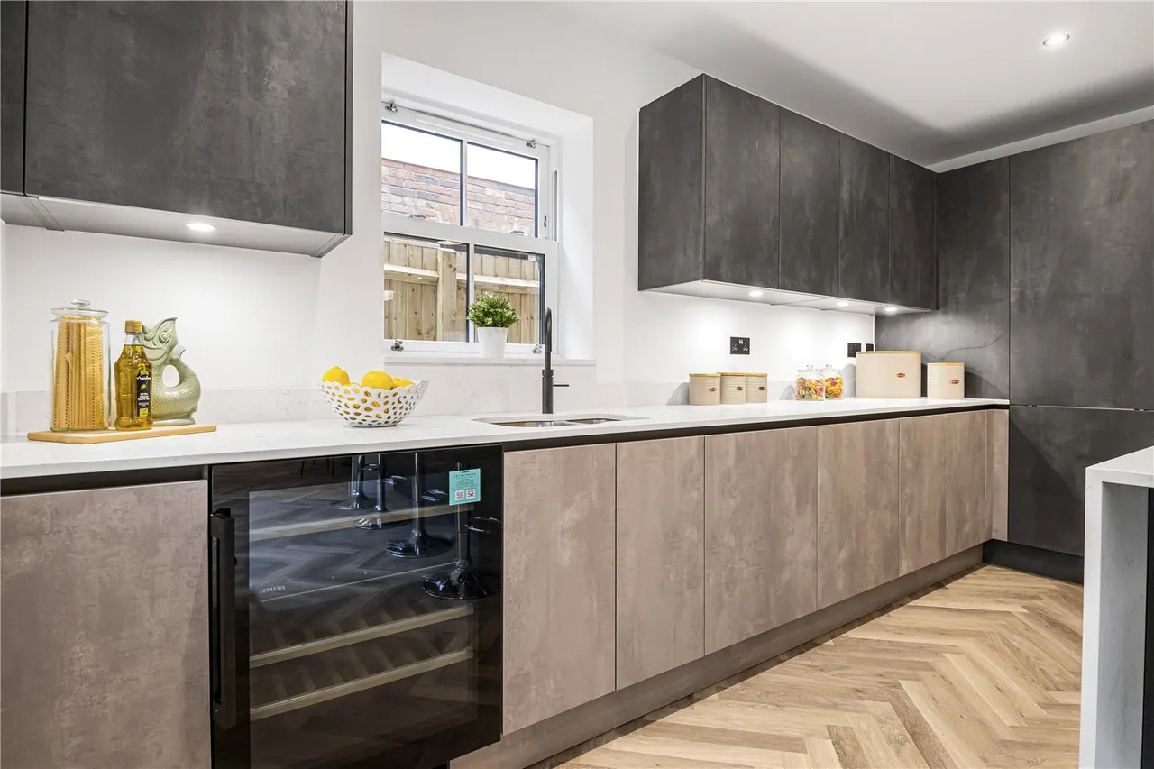 Cuffley Hill, Goffs Oak, Hertfordshire, EN7 5EY, photo 12