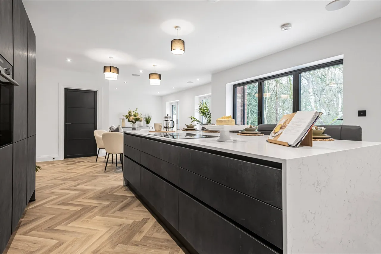 Cuffley Hill, Goffs Oak, Hertfordshire, EN7 5EY, photo 13