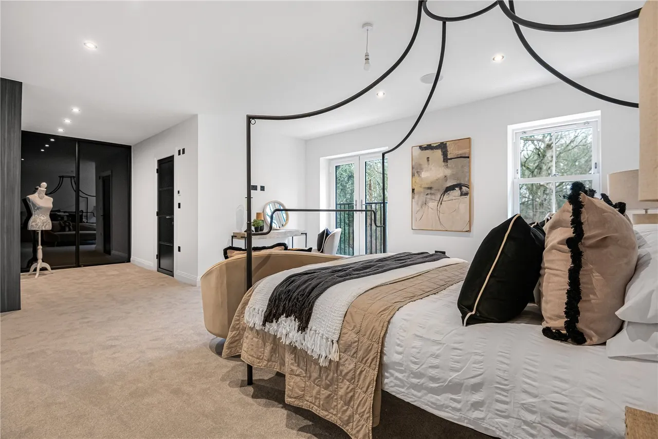 Cuffley Hill, Goffs Oak, Hertfordshire, EN7 5EY, photo 19