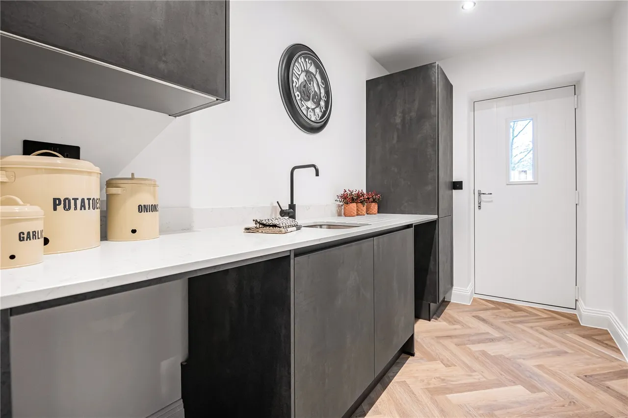 Cuffley Hill, Goffs Oak, Hertfordshire, EN7 5EY, photo 8