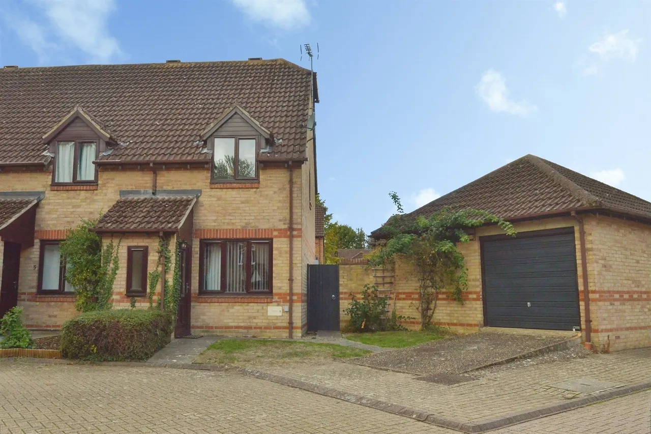 2 bed house for sale — Pleshey Close, Shenley Church End, MILTON KEYNES