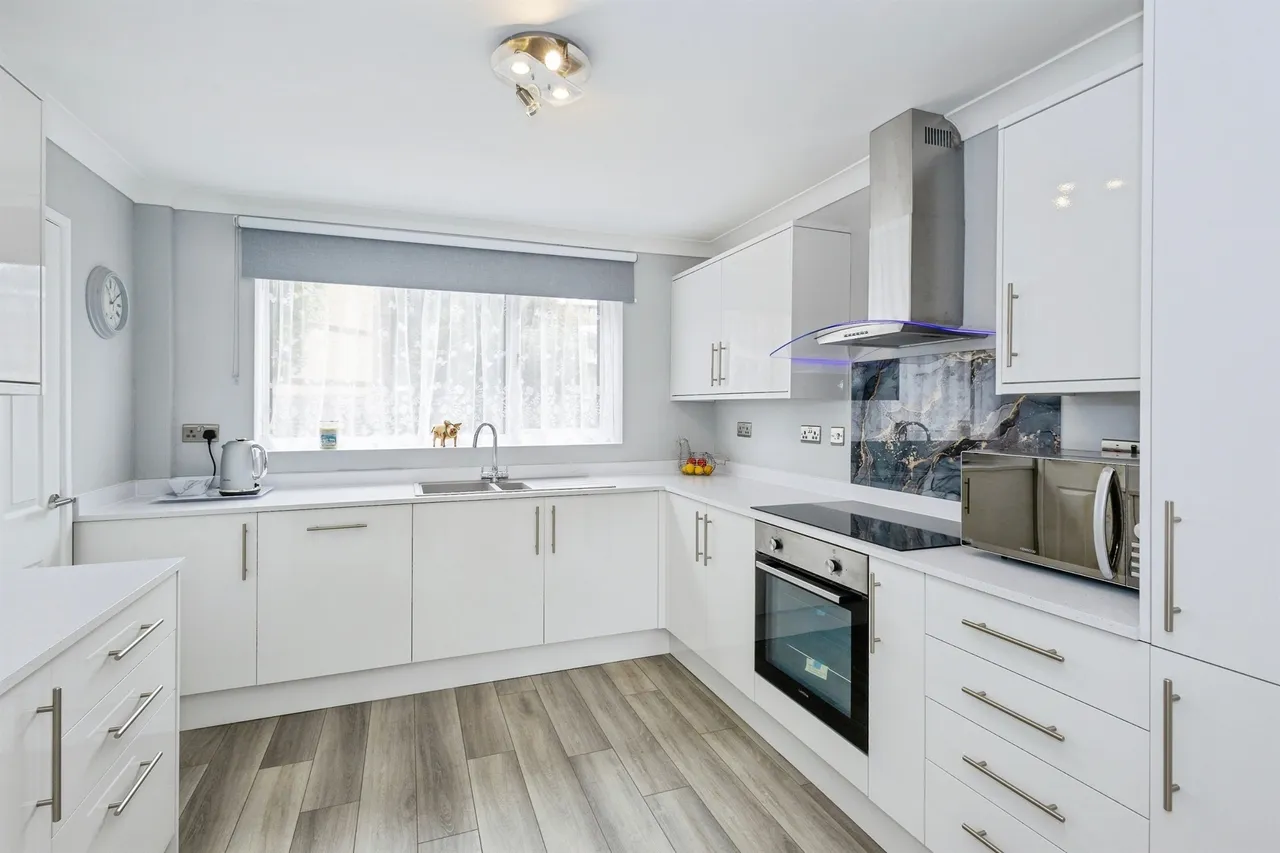 Chatsworth Avenue, Portsmouth, PO6, photo 6