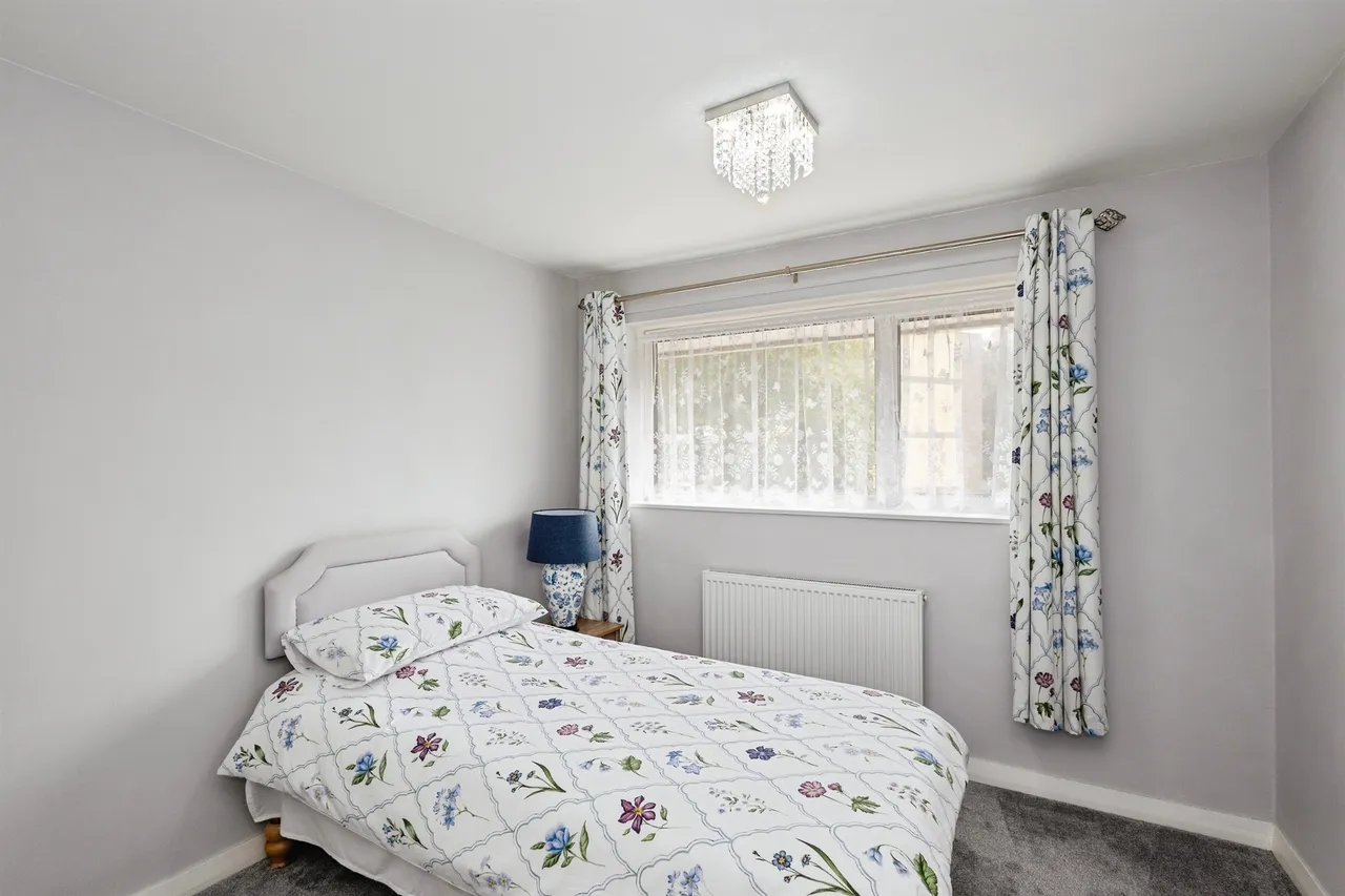 Chatsworth Avenue, Portsmouth, PO6, photo 13