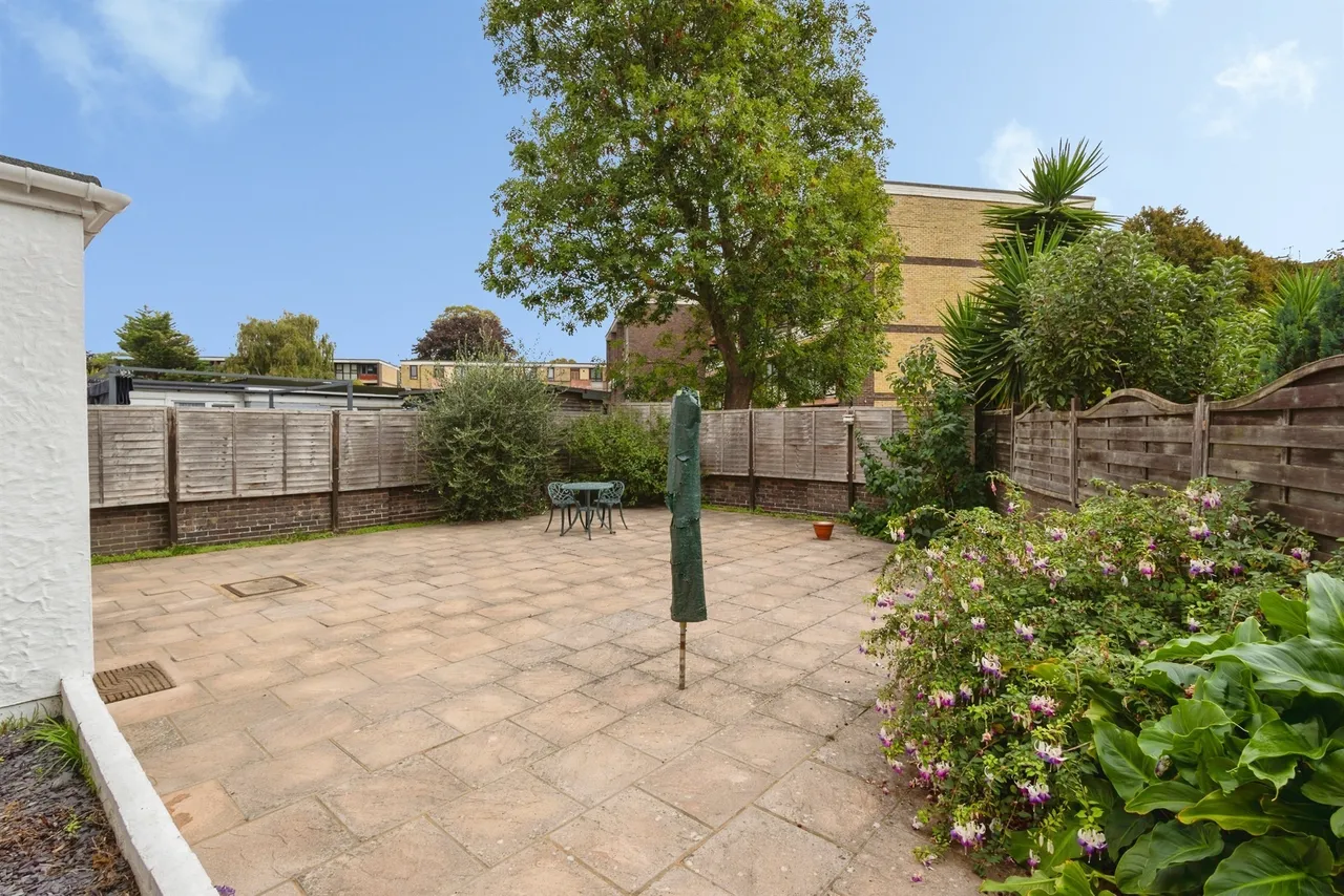 Chatsworth Avenue, Portsmouth, PO6, photo 17