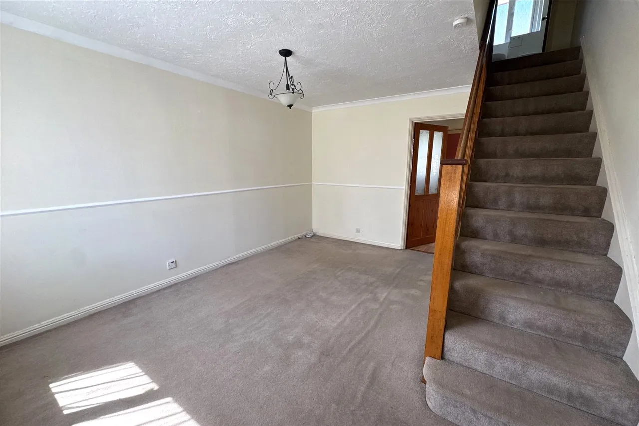 Kingfisher Close, Farnborough, Hampshire, GU14 9QX, photo 6