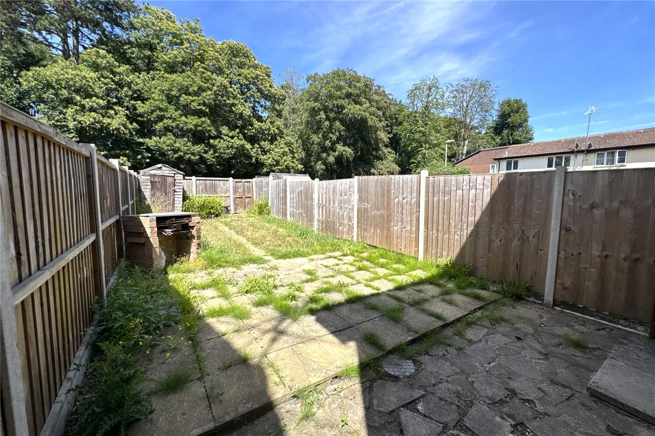 Kingfisher Close, Farnborough, Hampshire, GU14 9QX, photo 7