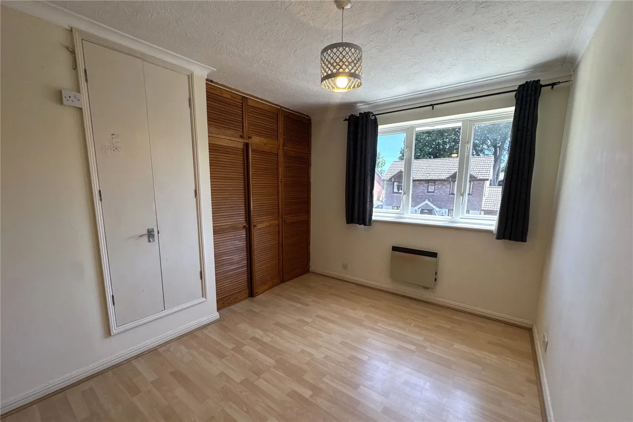 Kingfisher Close, Farnborough, Hampshire, GU14 9QX, photo 8