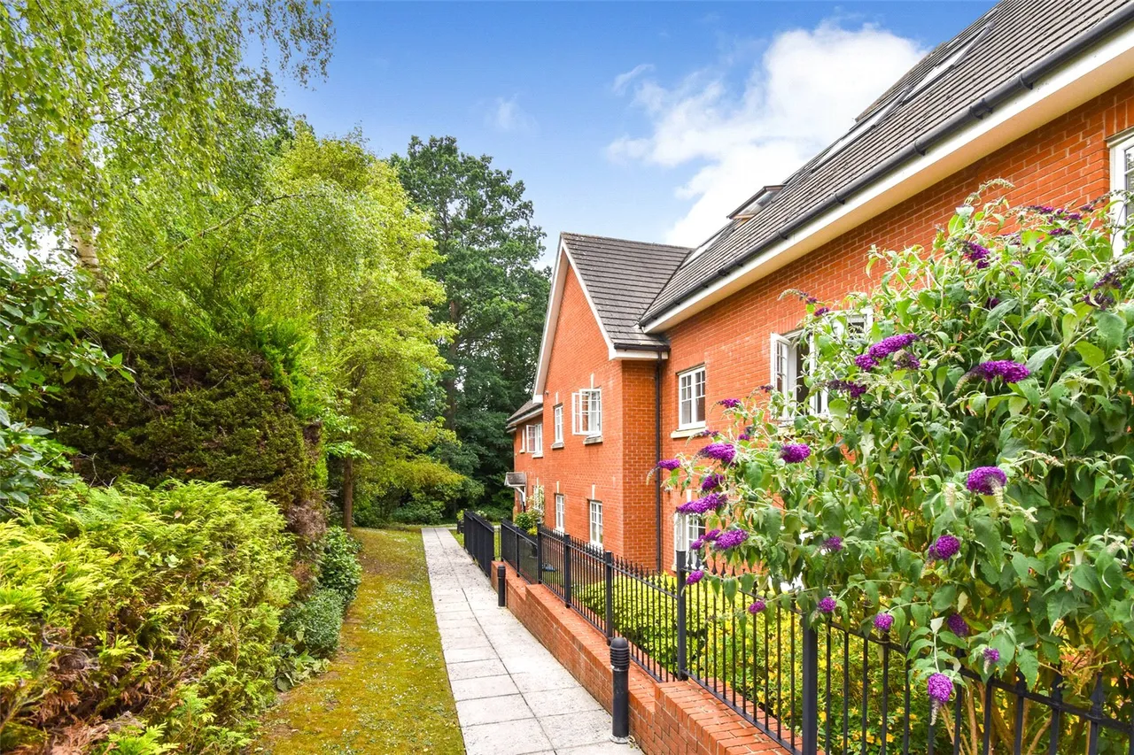 Grace Gardens, Fleet, GU51, photo 9