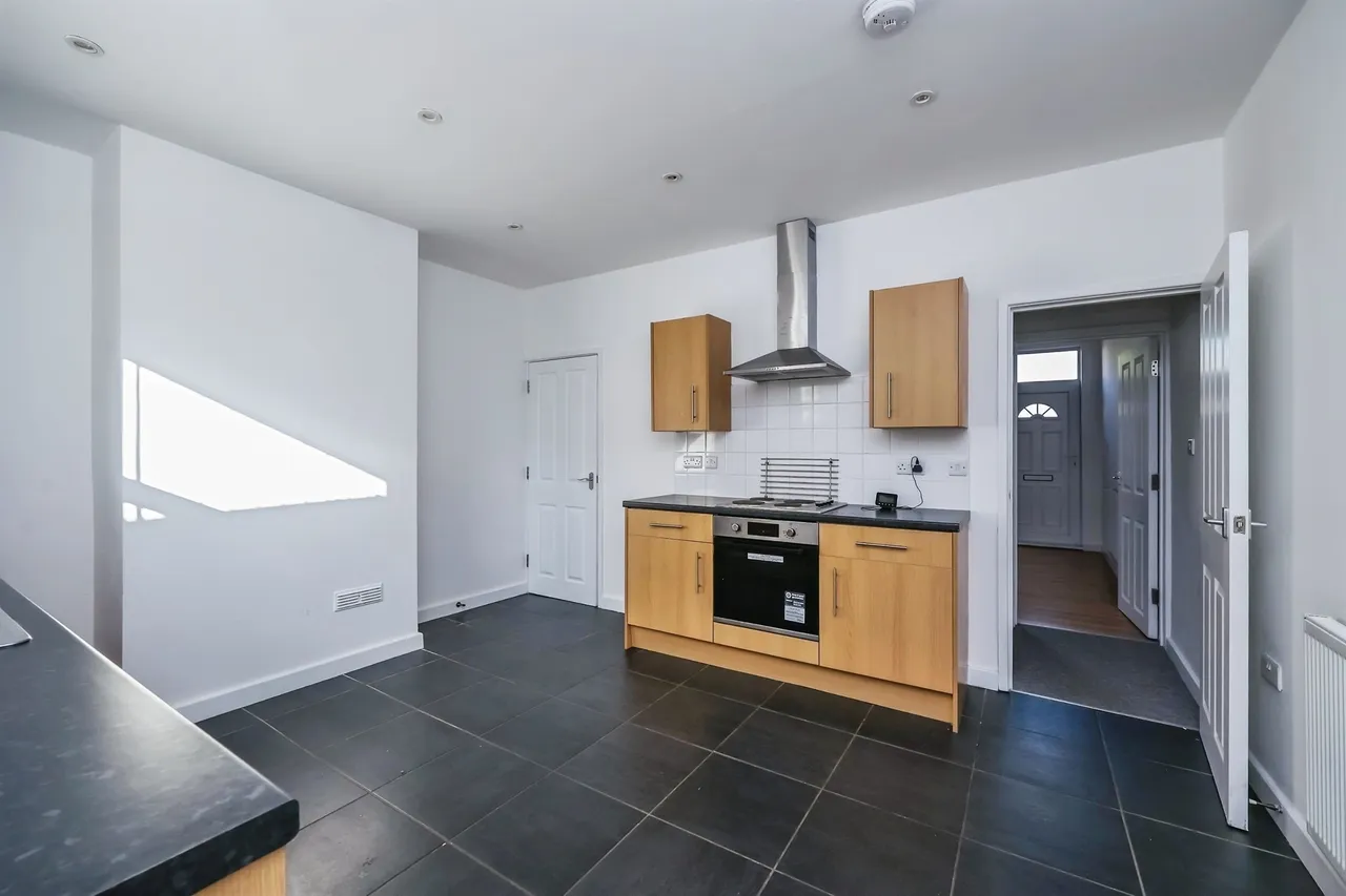 Main Street, Eastwood, NG16, photo 8