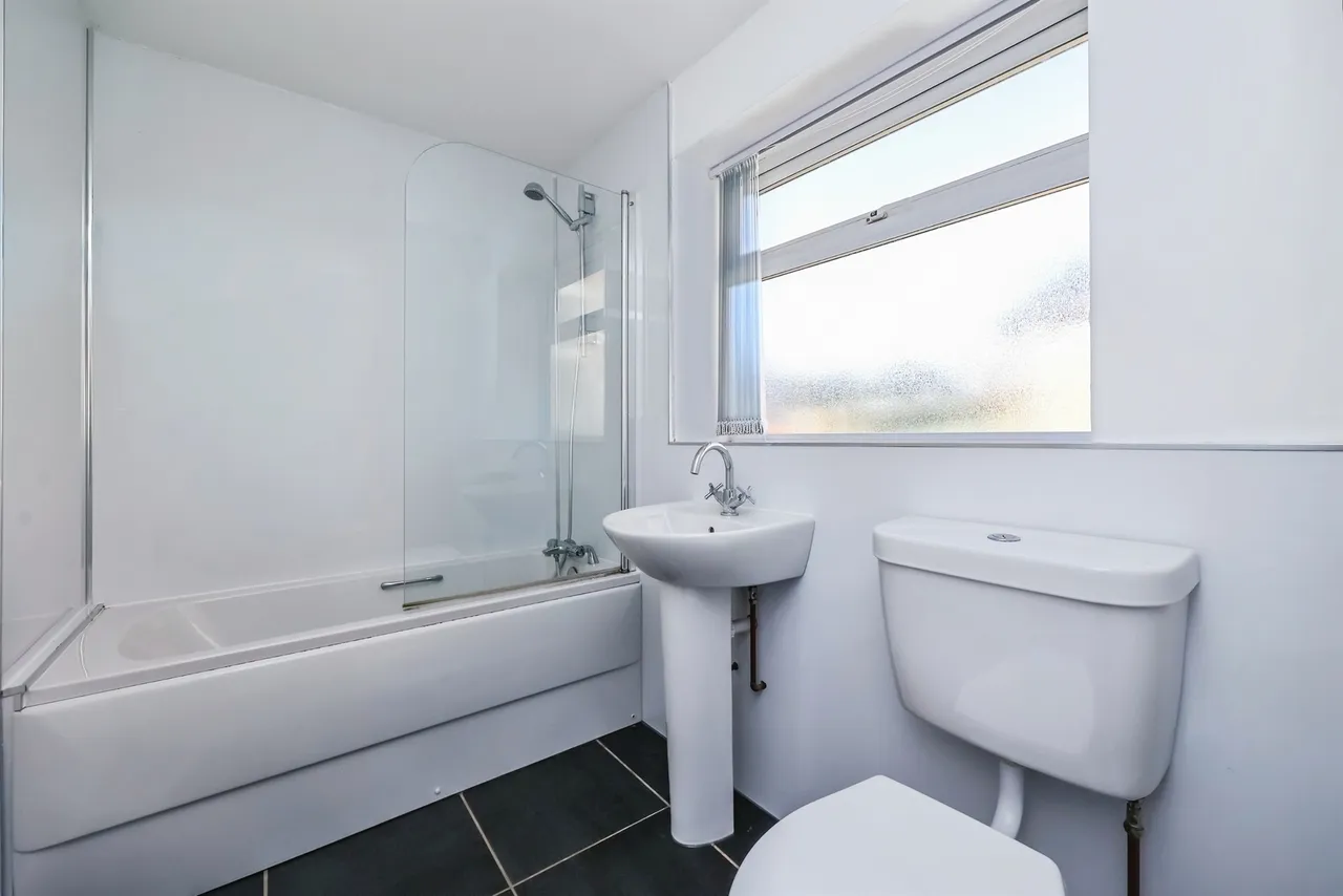 Main Street, Eastwood, NG16, photo 9