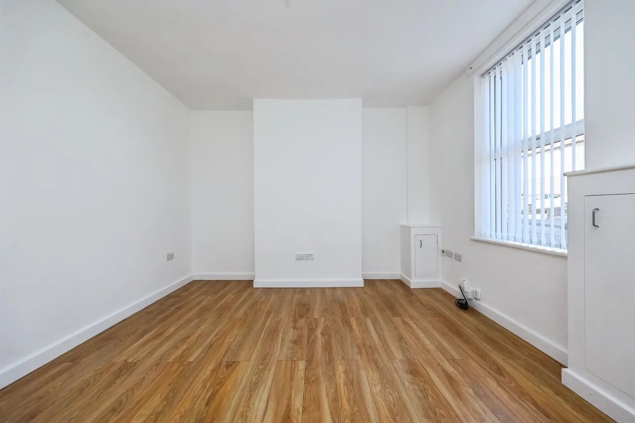 Main Street, Eastwood, NG16, photo 5