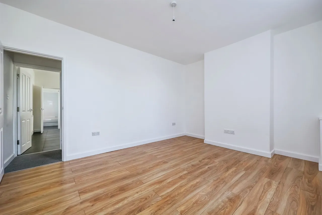 Main Street, Eastwood, NG16, photo 6