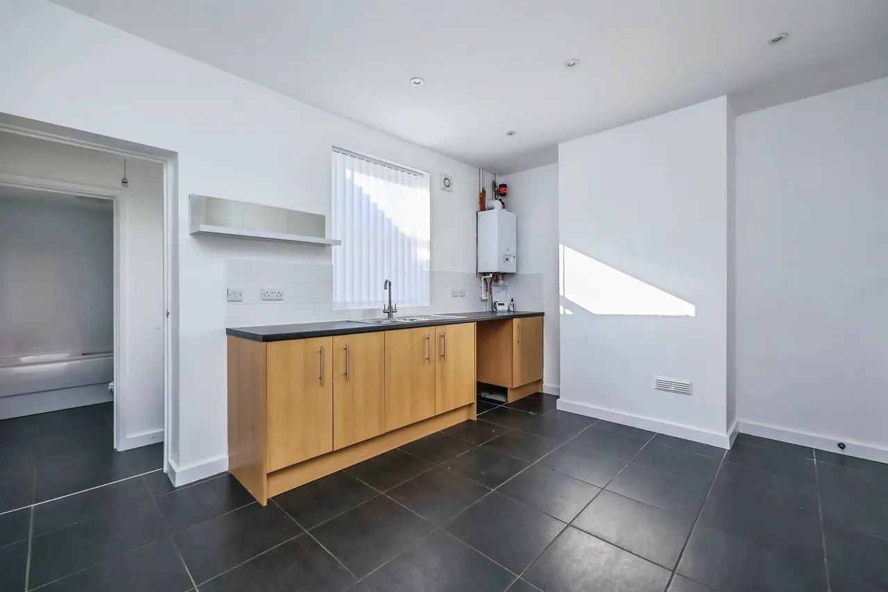 Main Street, Eastwood, NG16, photo 7