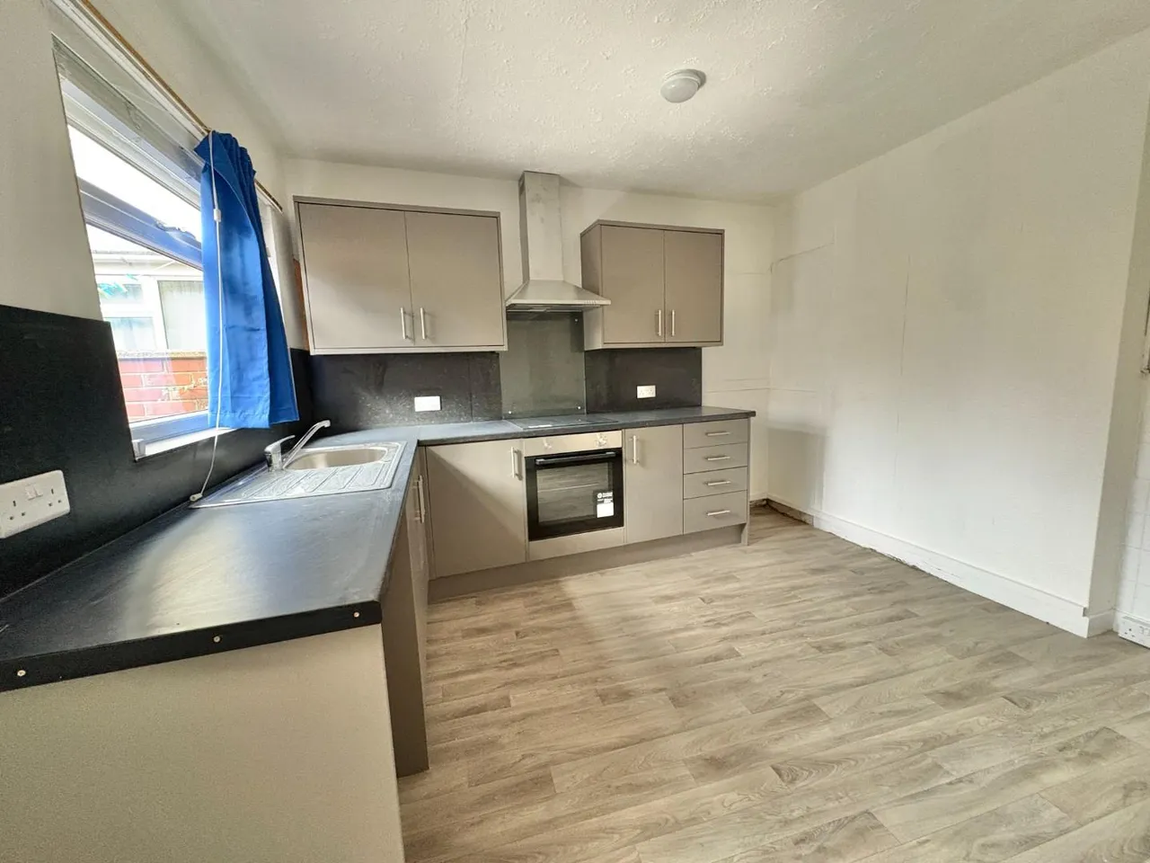 Gladstone Street, Crook, DL15, photo 2