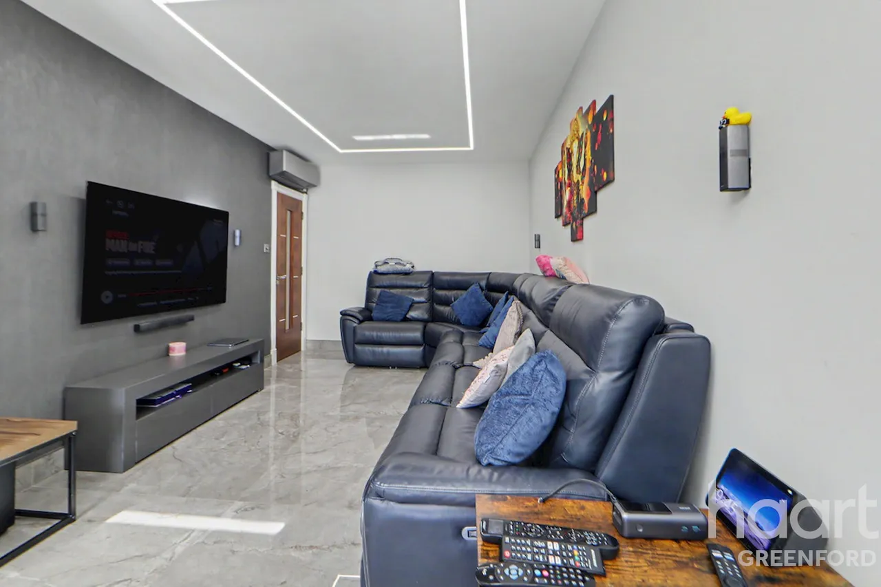 Lee Road, Greenford, UB6, photo 3