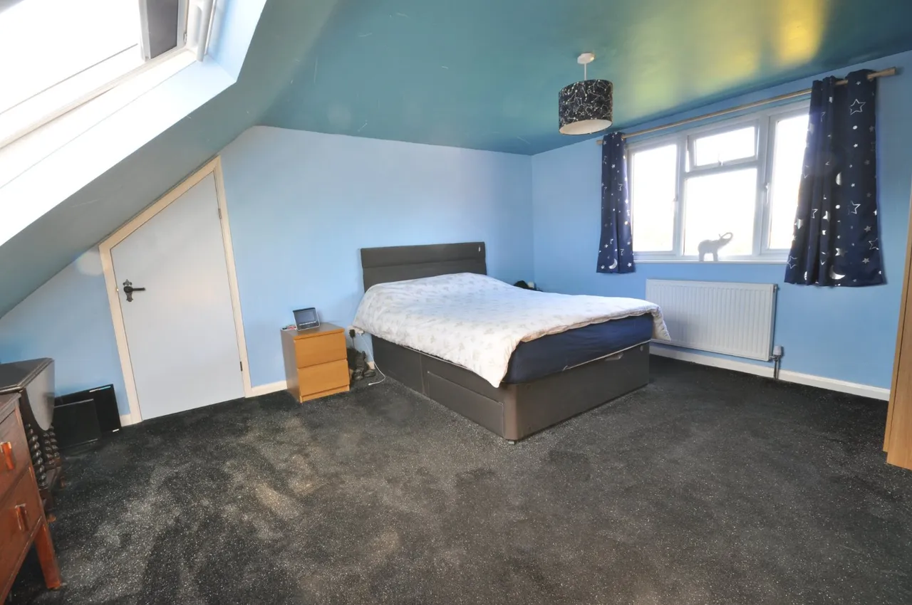 Raleigh Drive, Smallfield, RH6, photo 5