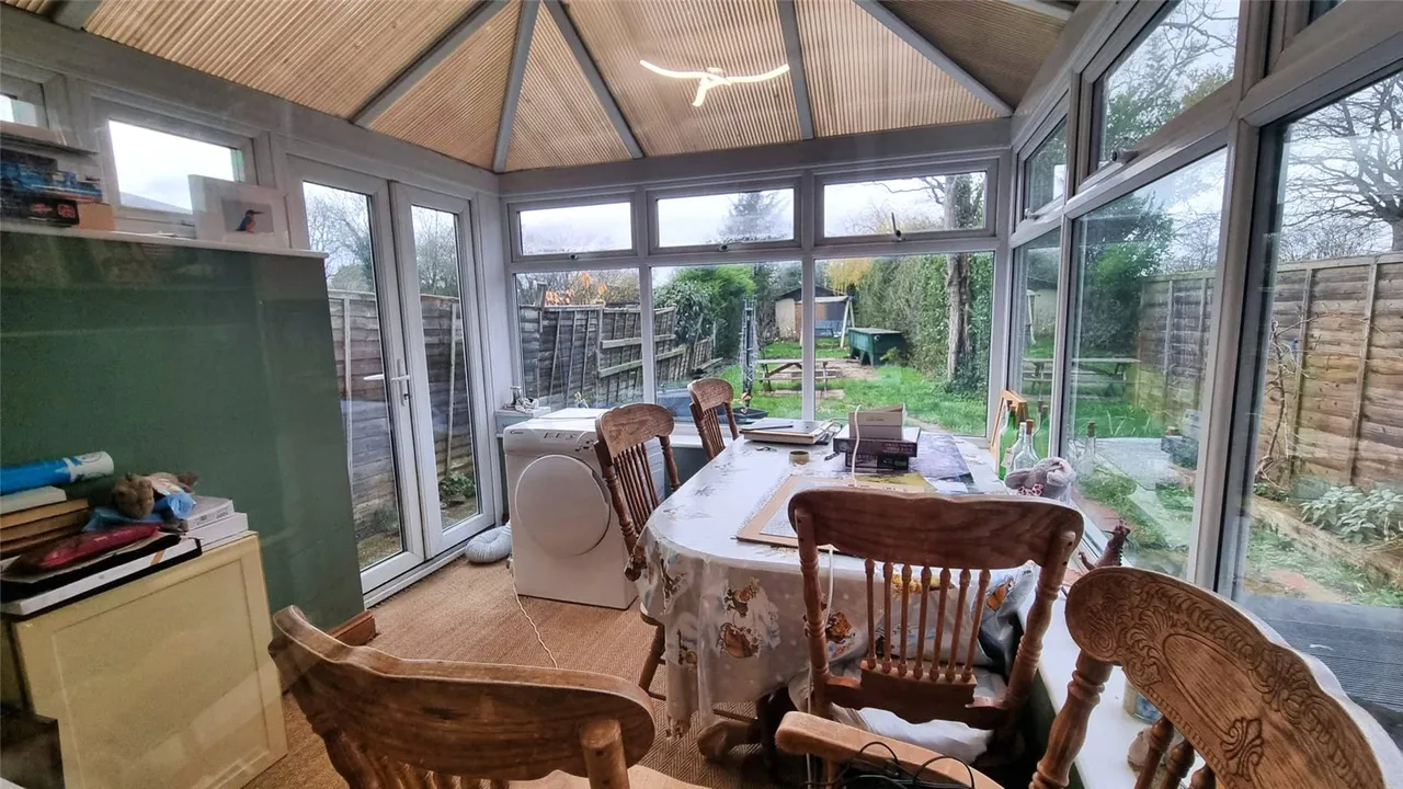 Raleigh Drive, Smallfield, RH6, photo 3