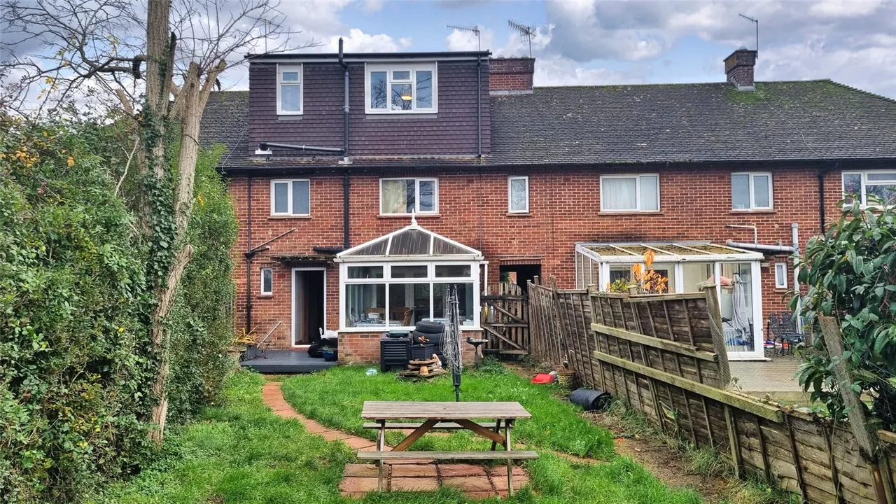 Raleigh Drive, Smallfield, RH6, photo 8