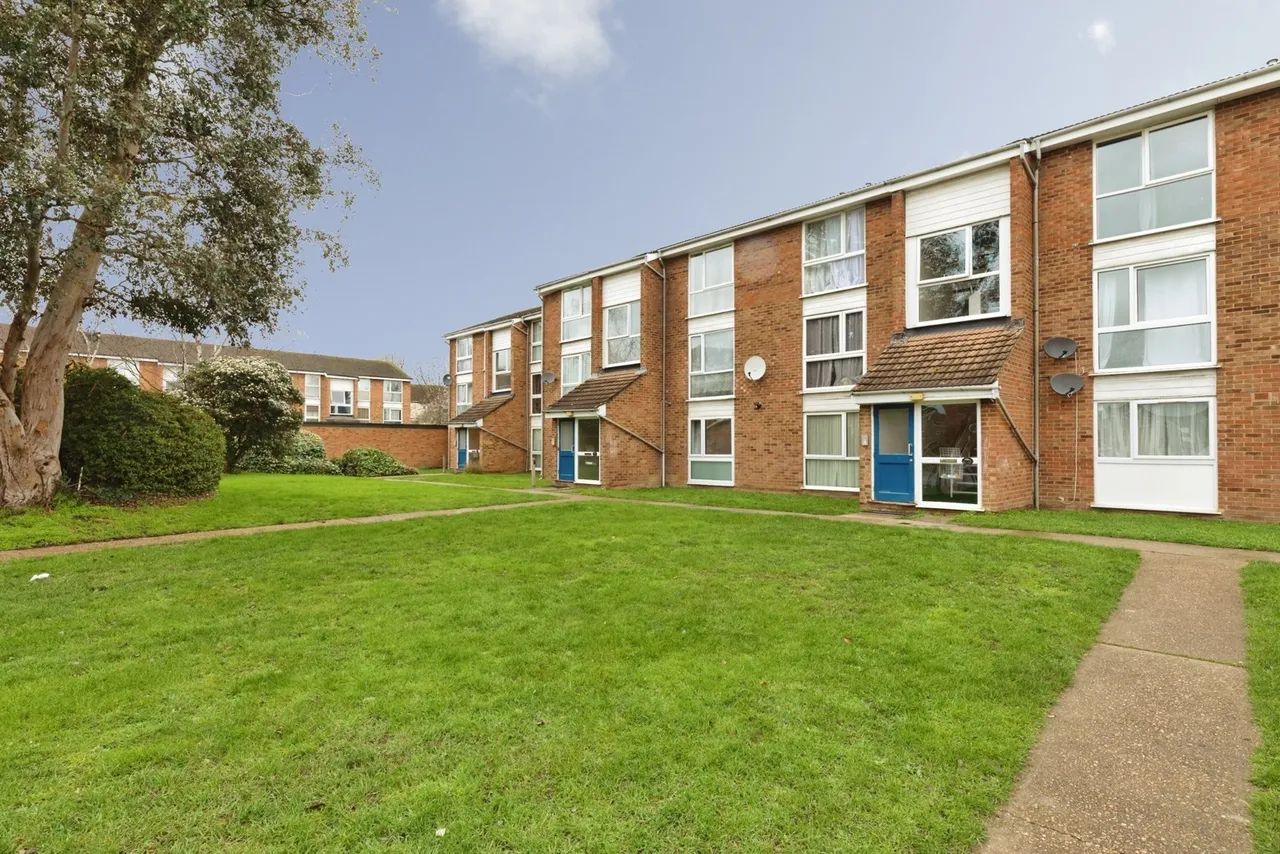 1 bed flat for sale — Dellow Close, Ilford, IG2
