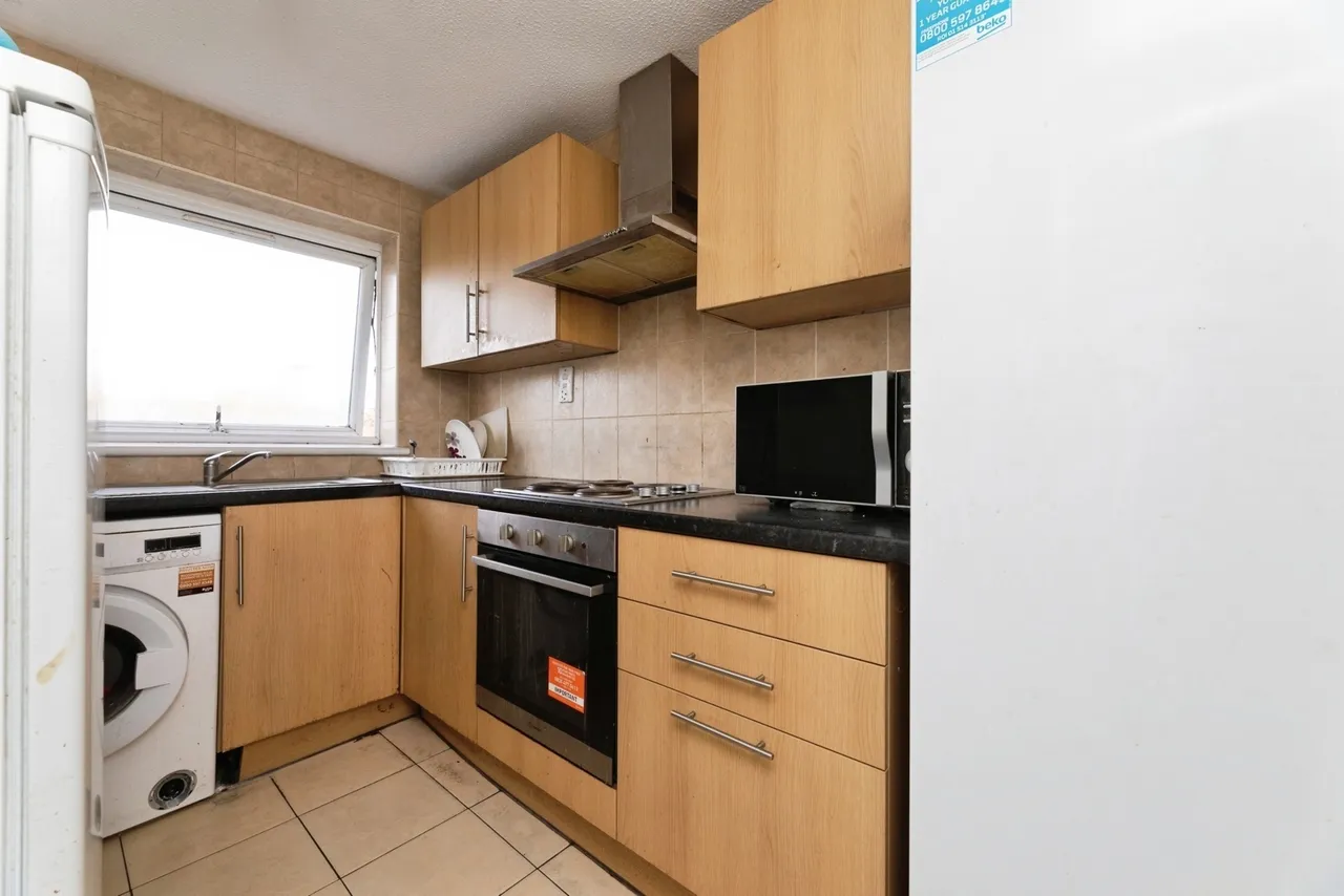 Dellow Close, Ilford, IG2, photo 4