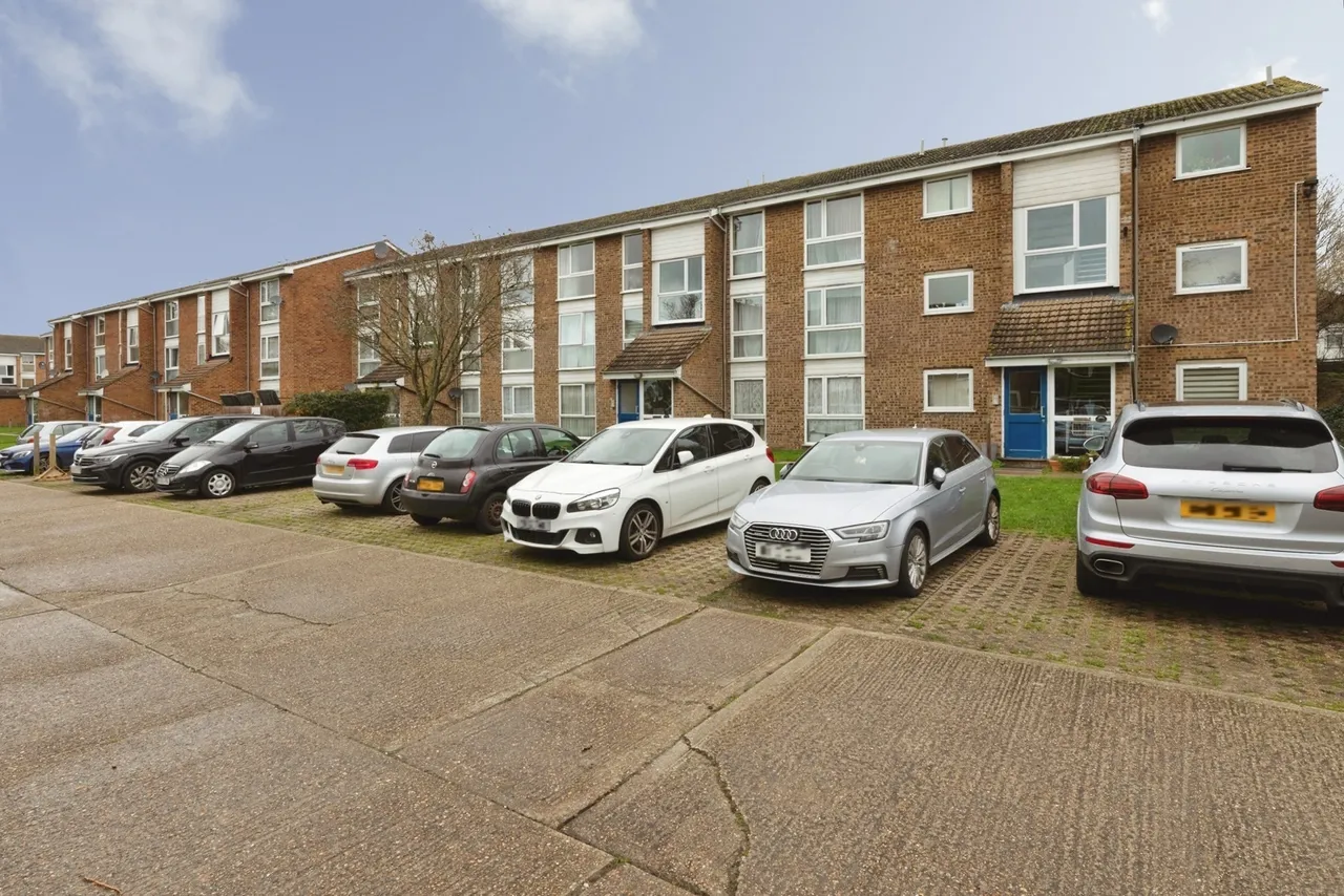 Dellow Close, Ilford, IG2, photo 9
